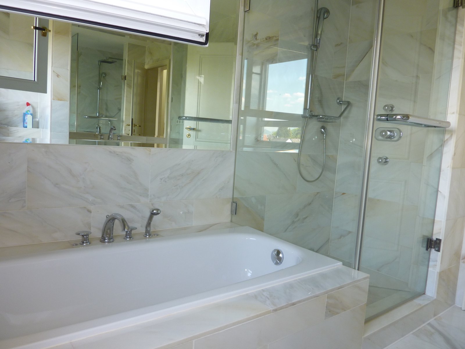 Lichtdurchflutetes Dachgeschoss mit Weitblick!