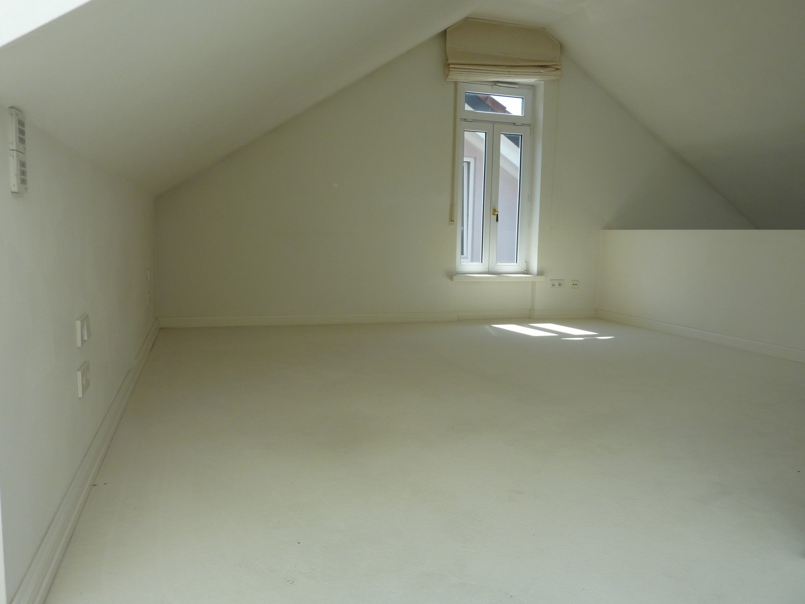 Lichtdurchflutetes Dachgeschoss mit Weitblick!