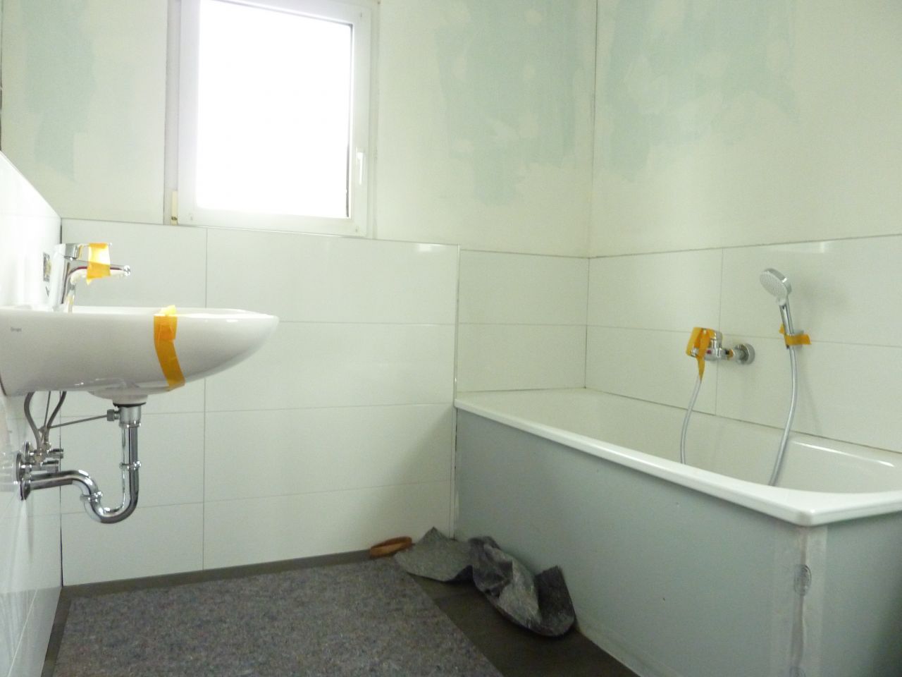 Tageslichtbad mit Wanne