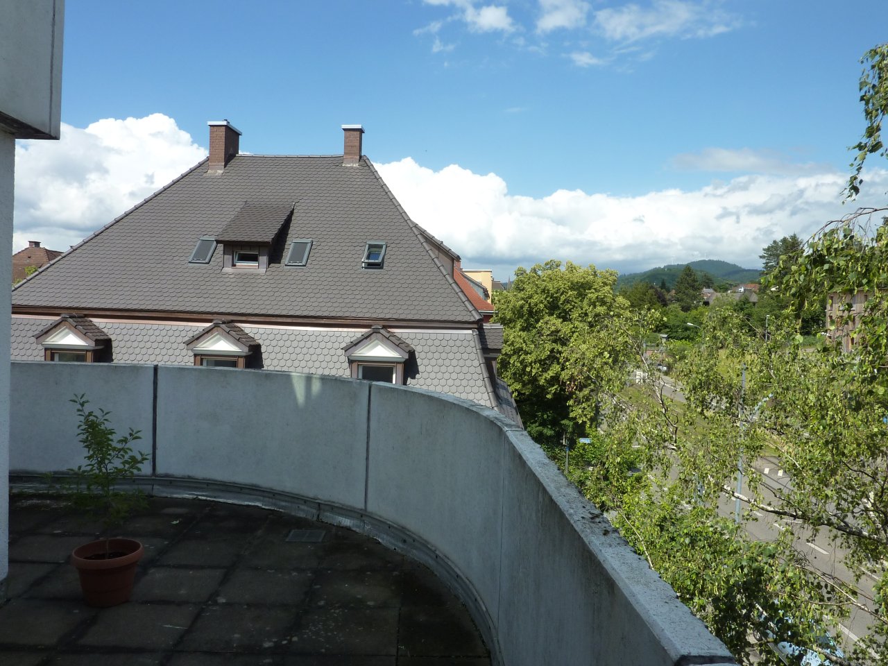 Terrasse mit Aussicht nach Freiburg