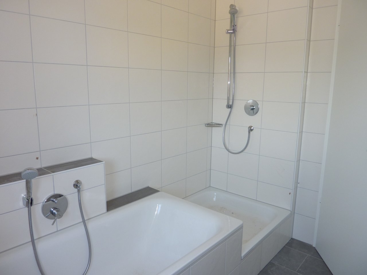 Wannenbad mit Dusche