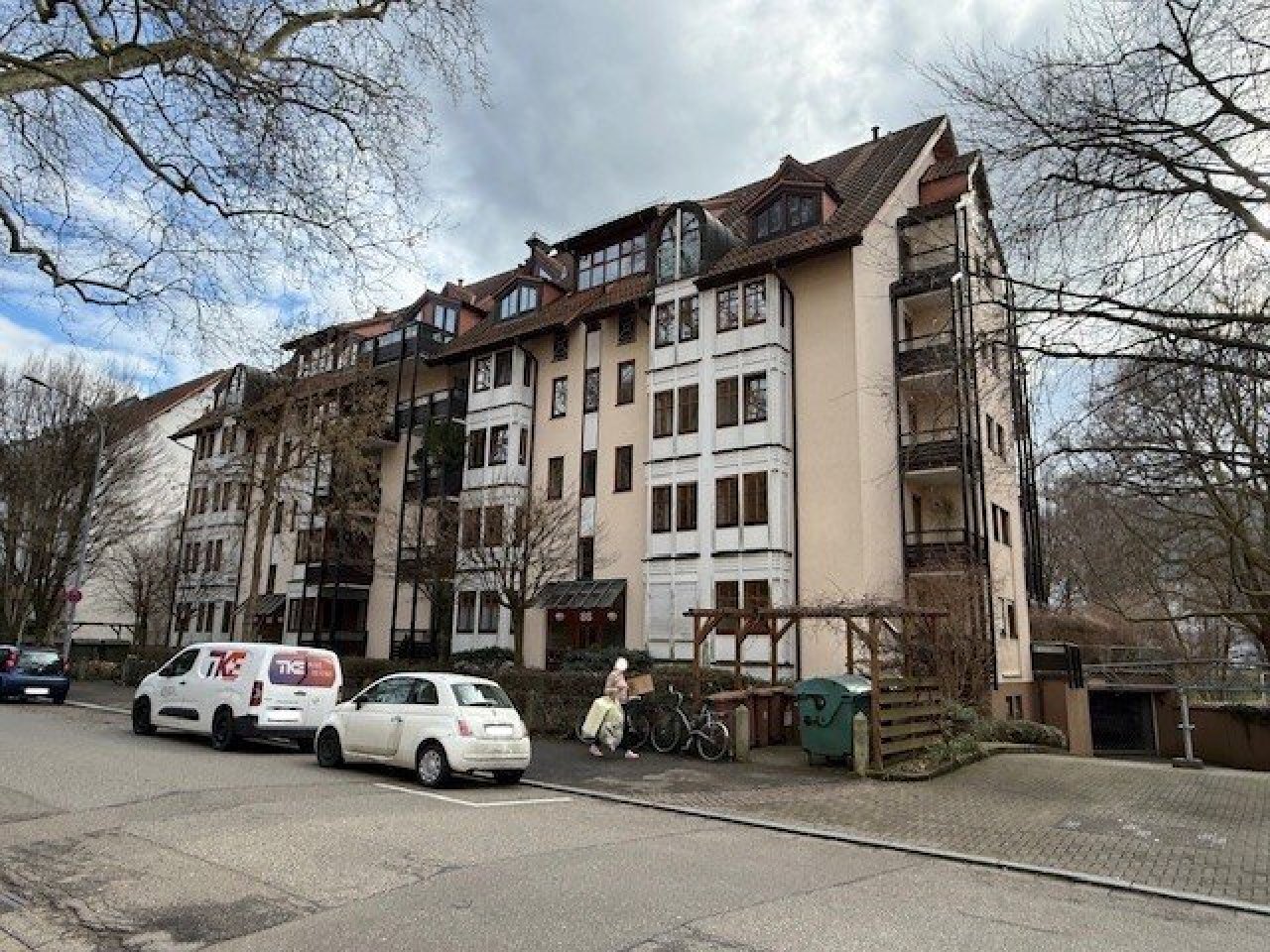 Eingangsbereich m. TG-Zufahrt