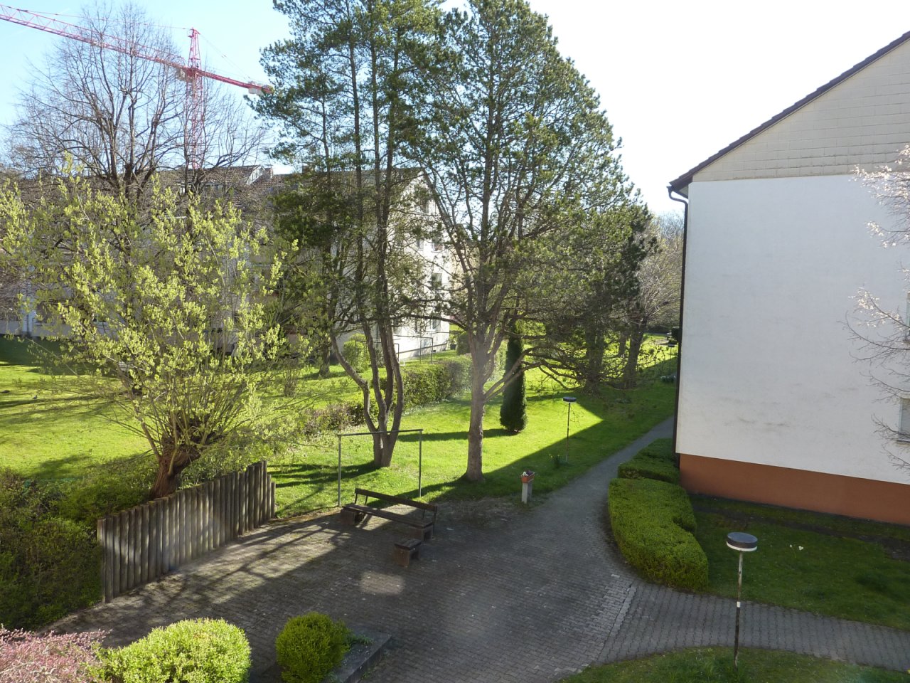 Garten zwischen den Häusern