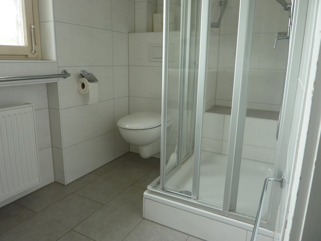 OG Dusche mit Sitzpodest OG Dusche mit Sitzpodest