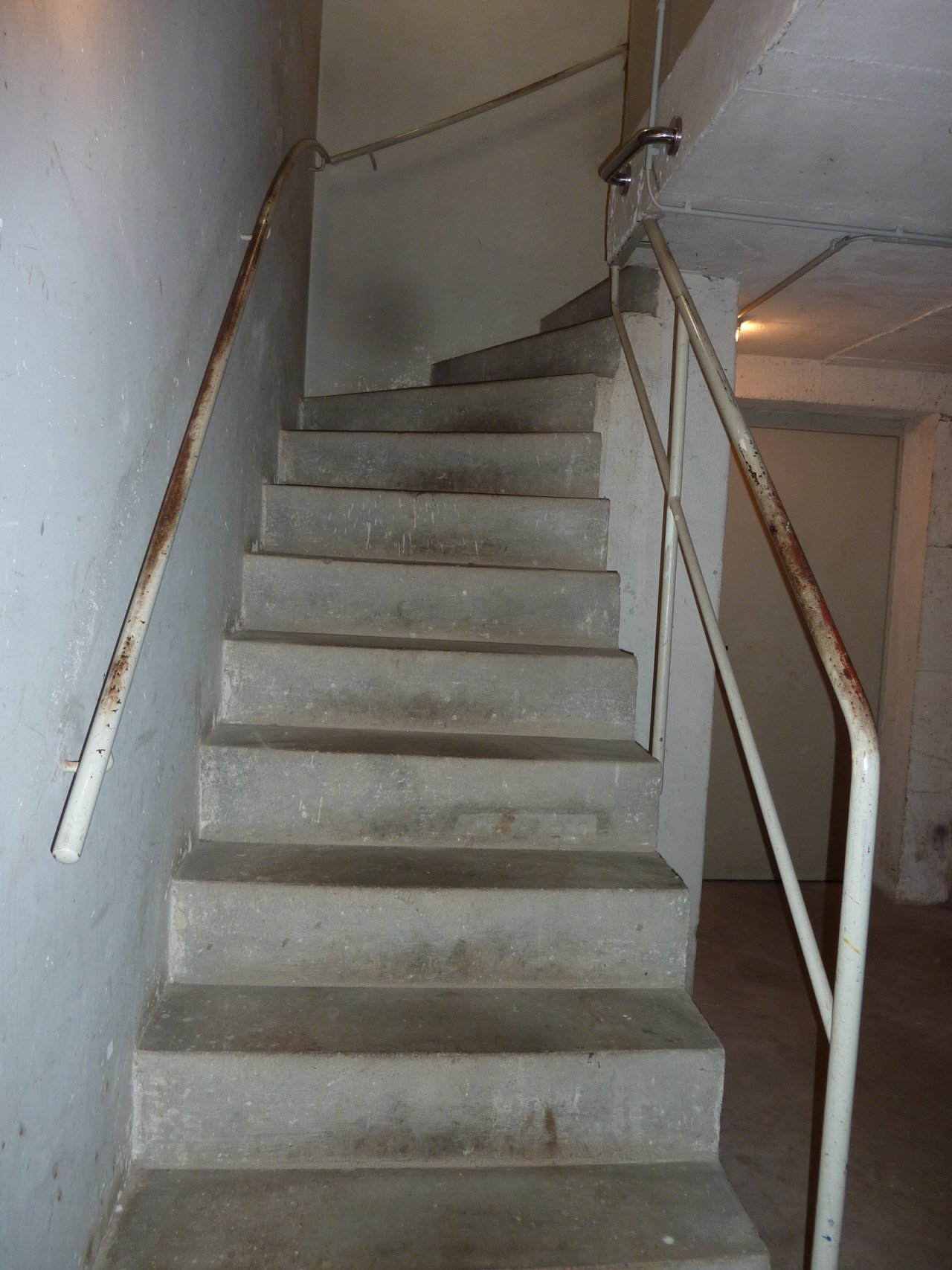 Treppe UG - EG Treppe UG - EG