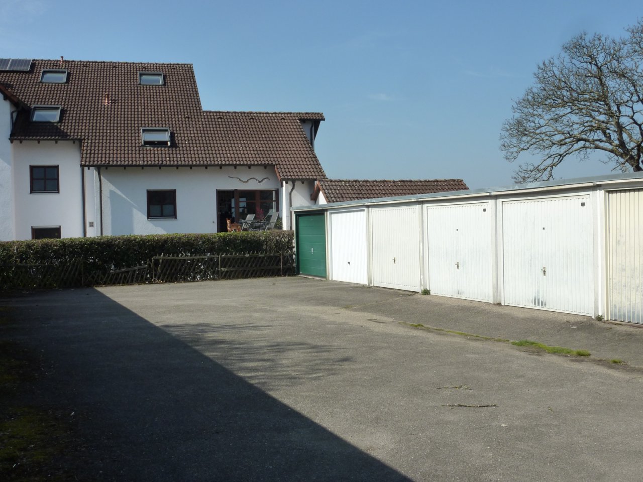 grüne Garage mit el. Antrieb grüne Garage mit el. Antrieb
