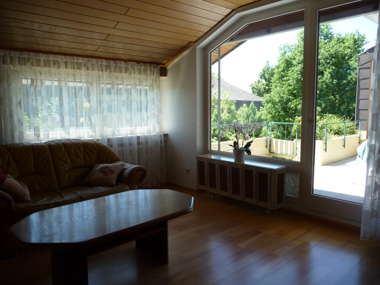 Wohnzimmer mit Balkonzugang Wohnzimmer mit Balkonzugang