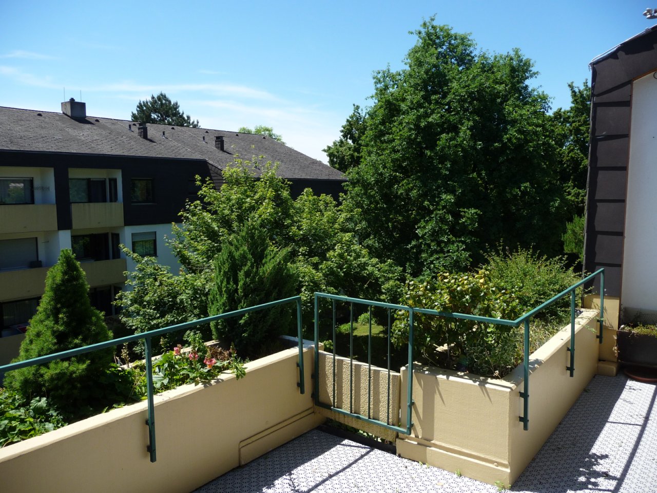 großzügiger Sonnenbalkon großzügiger Sonnenbalkon