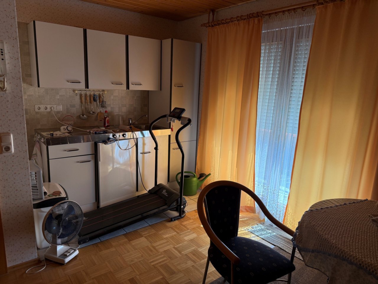 Pantry im Gast links Pantry im Gast links